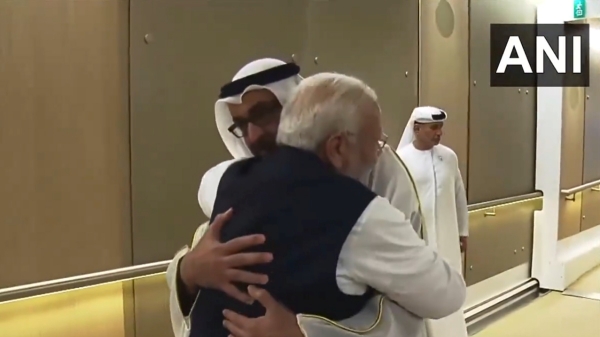  PM Modi arrives in Abu Dhabi to rousing welcome