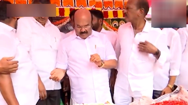 Former minister D Jayakumar cut the cake by hand without a knife in Ex CM Jayalalitha birthday celebration