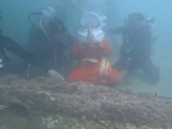  PM modi says its divine experice after he went underwater in the deep sea and prayed at the site where submerged city of Dwarka
