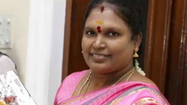 Anti-corruption officials raids at Panruti former ADMK MLA Satya Panneerselvam house 