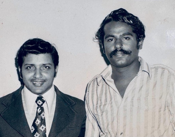 What is true on Actor Sivakumar throw fan gift on floor?