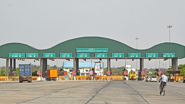 There are two toll booths within half a kilometer in Trichy: People have to pay toll duty twice 
