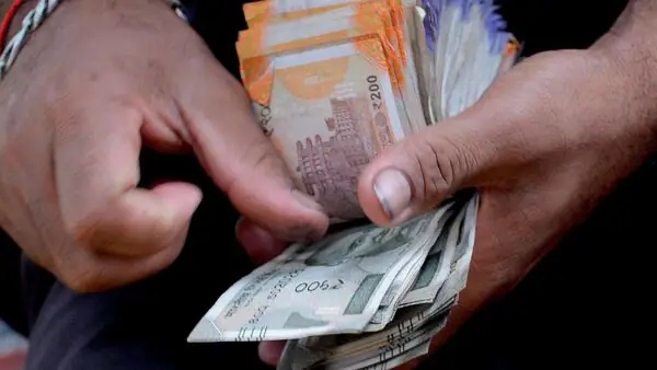 Compound interest is the ma ic thing that will help you to save money explains expert Rajesh