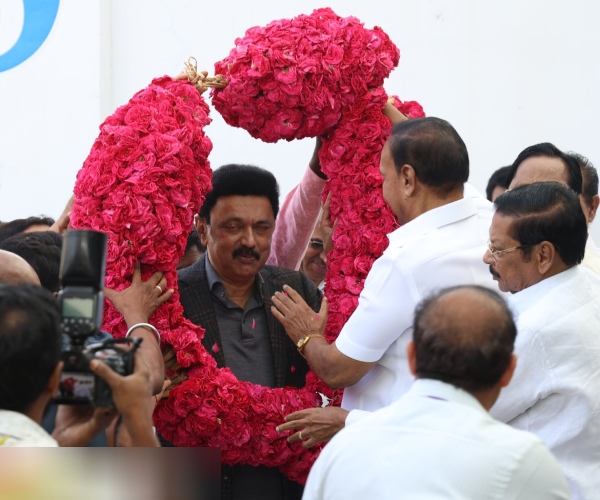 Stalin is campaigning by private plane