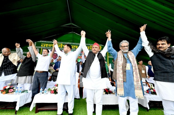 Three youths fight with Modi