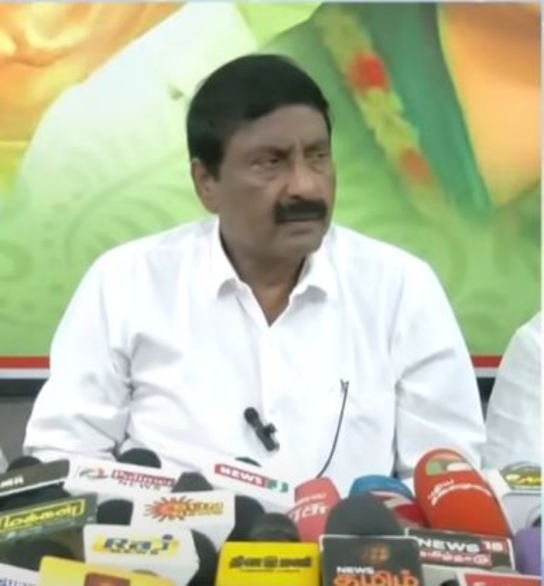 AIADMK leaders are criticizing PM Modi AIADMK leaders are criticizing PM Modi