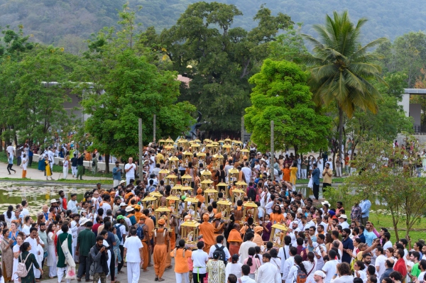 Mahashivaratri 2024 Devotees make pathayatra at Isha Yoga Center Aadi Yogi ratha yatra by 63 Nayanmars