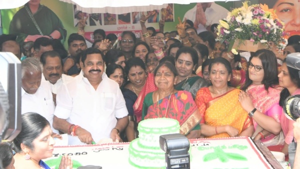 Women s Day function on behalf of AIADMK Edappadi Palaniswami celebrated with cake