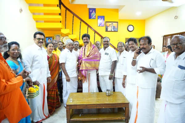 BJP Candidate Radhika sarathkumar canvassing nadar votes in virudhunagar