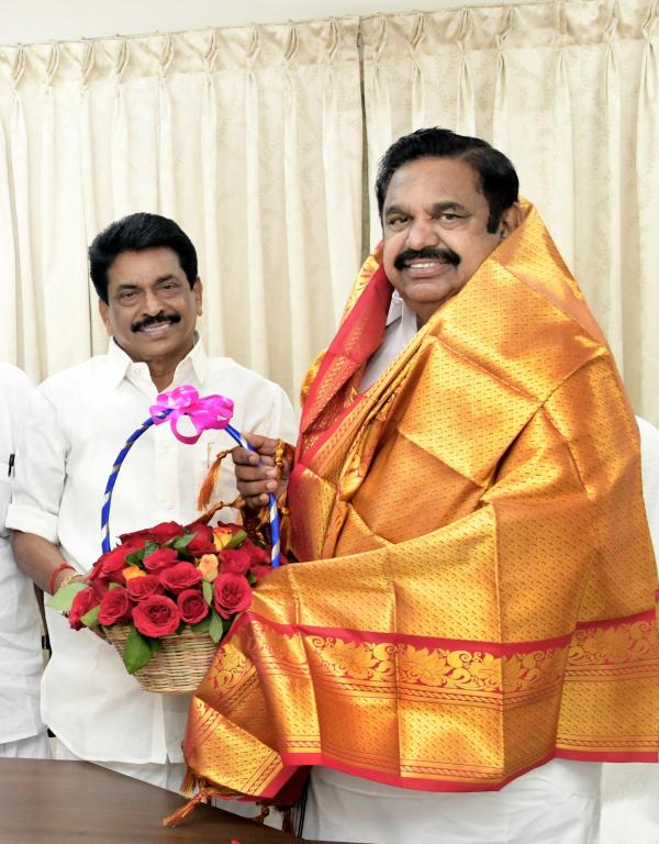 Edappadi palanisamy game to turn the community votes from south tamilnadu and delta districts