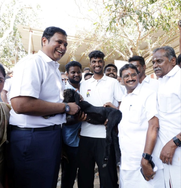Lamb gifted to dmk minister trb rajaa in coimbatore