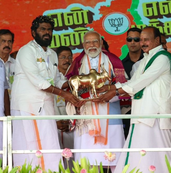 AIADMK leaders are criticizing PM Modi AIADMK leaders are criticizing PM Modi