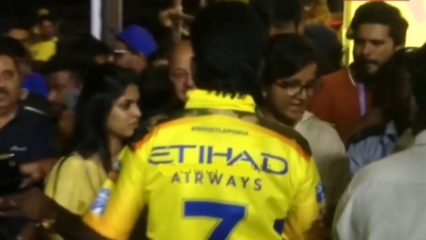 kiruthiga-udhayanidhi-to-shalini-who-were-watching-chennai-bangalore-ipl-match-in-chepauk