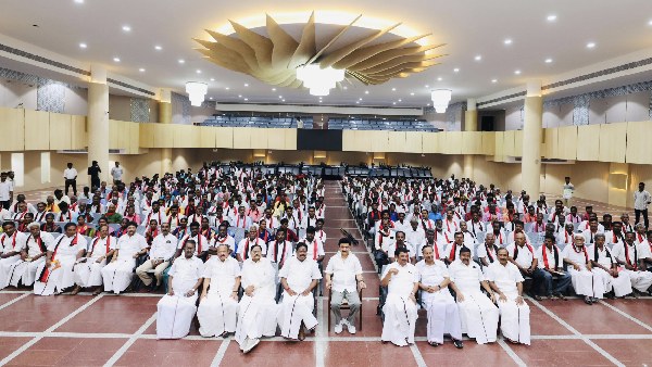 AIADMK former MLA and MP joined DMK today as lok sabha election approaching
