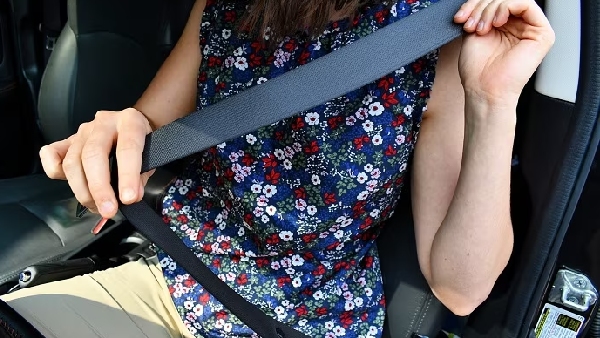 Rear Seat Belt alarms Mandatory From april 1 for new Cars fine of 1000 fro breaking this rule Rear Seat Belt alarms Mandatory From april 1 for new Cars fine of 1000 fro breaking this rule