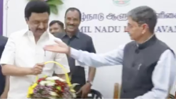 What Tamilnadu governor did when CM Stalin tried to give flower bouquet