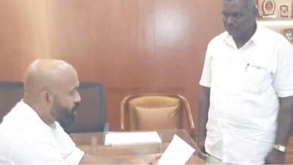 Nagapattinam Independent Candidate left his reading glass in home