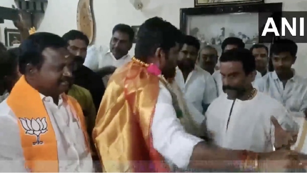 Lok Sabha Election 2024 BJP s Annamalai meets Congress leader Krishnasamy Vandaiyar
