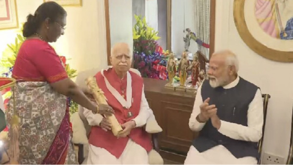 President visits senior BJP leader LK Advani s residence and presents Bharat Ratna President visits senior BJP leader LK Advani s residence and presents Bharat Ratna
