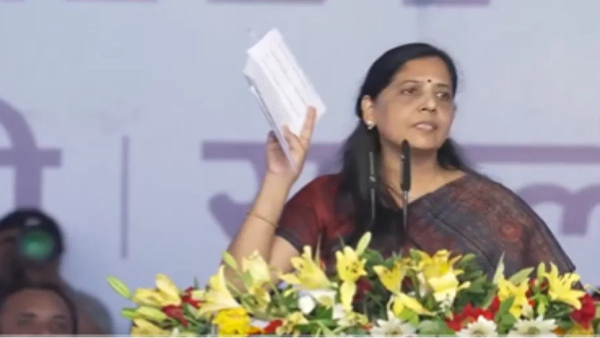 Deli CM Wife Sunitha says Arvind Kejriwal is a lion At INDIA rally