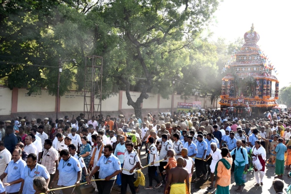 Panguni Uthiram Devotees throng in Palani Murugan Temple Chariot festival