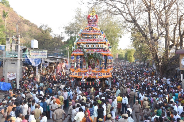 Panguni Uthiram Devotees throng in Palani Murugan Temple Chariot festival