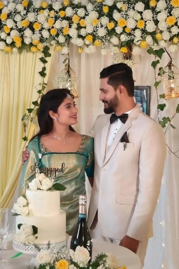 tamilum saraswathiyum serial Actress Akshitha Engagement