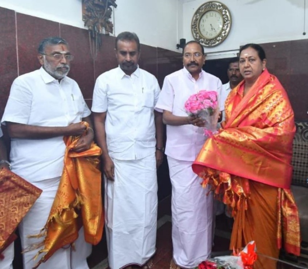 Which ideological alliance is DMK or AIADMK