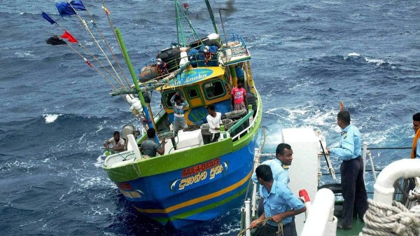 Sri lankan Navy Arrested 15 Tamil Nadu Fisherman Sri lankan Navy Arrested 15 Tamil Nadu Fisherman