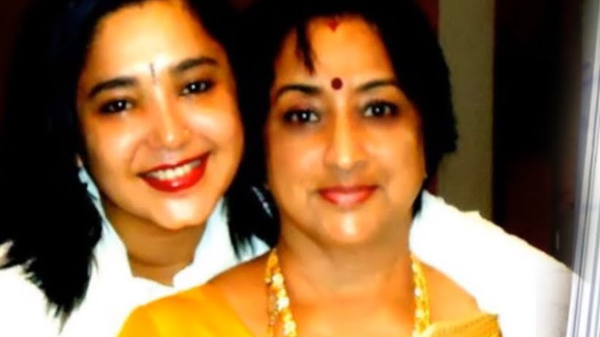 Actress Kutty Padmini is arguing with actor Mohan Sharma