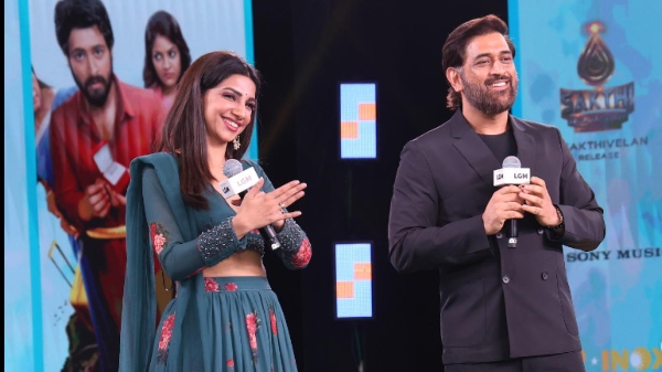 actor Vijay s fans irked VJ Bhavana release the command Dhoni in Leo style