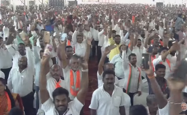 BJP cadres shows mobile torch to pm modi in kanyakumari