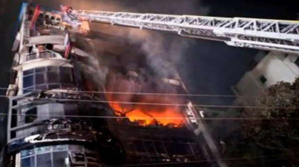 Bangladesh Fire at Dhaka hotel 43 killed and Several Injured 