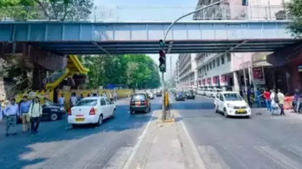 NHAI will be constructing pedestrian bridges with lifts at seven crucial locations in Chennai GST road 