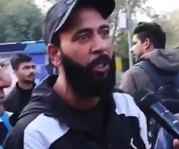 Jammu Kashmir Man who once pelted stones for Rs 500 now says everyone to make Modi ji successfu because he saving me and others