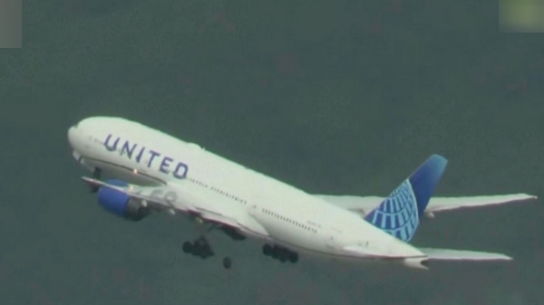 A plane s tire fell off while flying in the US Video trends in social media