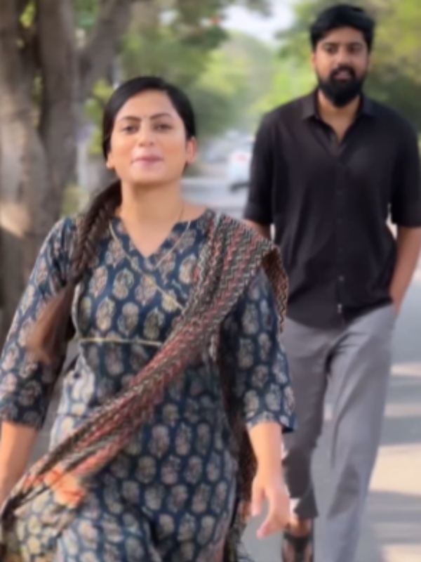 Ethirneechal Serial suddenly a video of Janani and Shakthi romancing