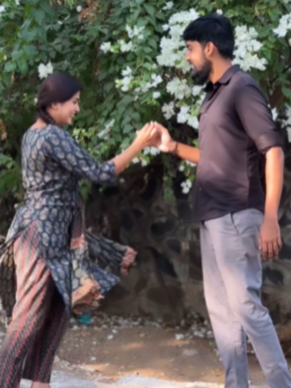 Ethirneechal Serial suddenly a video of Janani and Shakthi romancing