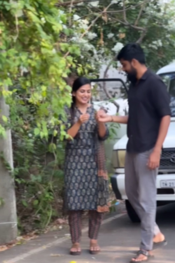 Ethirneechal Serial suddenly a video of Janani and Shakthi romancing