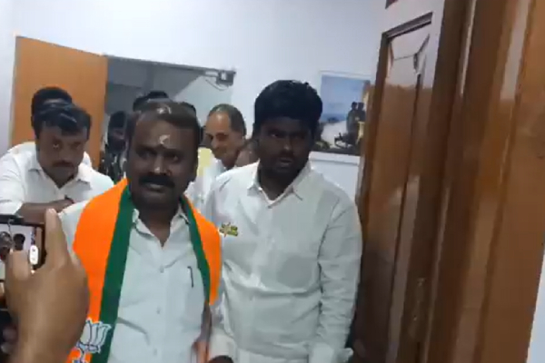 Lok Sabha Election Rush to file nomination led to tension between AIADMK-BJP Cadres in Nilgiri