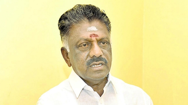 Its the election violation question raises after O panner Selvam gives Rs 500 to his supporter in Ramanathapuram campaign Its the election violation question raises after O panner Selvam gives Rs 500 to his supporter in Ramanathapuram campaign