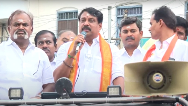 Nainar Nagendran tries to speak in Hindi while campaigning in Nellai lok sabha constituency
