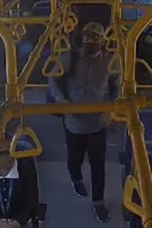 New photos of Bangalore cafe blast suspect without mask has now been released