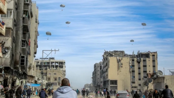 In Gaza 5 people were crushed to death after the parachute of a box of airdropped food packages did not open In Gaza 5 people were crushed to death after the parachute of a box of airdropped food packages did not open