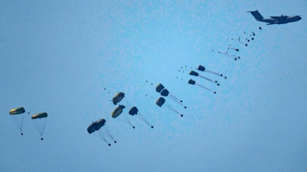 In Gaza 5 people were crushed to death after the parachute of a box of airdropped food packages did not open In Gaza 5 people were crushed to death after the parachute of a box of airdropped food packages did not open