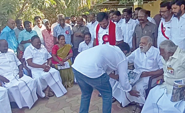 AIADMK ex minister Dindigul srinivasan son touches I Periyasamy feet