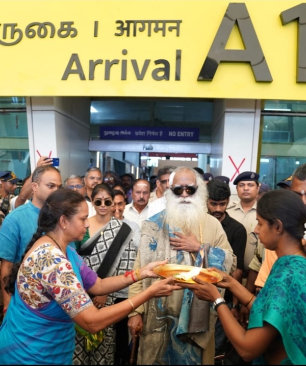 Jaggi vasudev returned to isha people gathered to welcome him in coimbatore airport