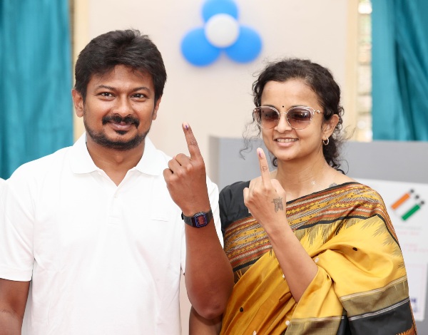 Udhayanidhi Stalin takes selfie with sanitation workers in polling booth queue