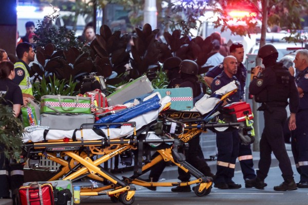 5 people were killed in an attack by a mysterious person in a shopping mall in Sydney Australia