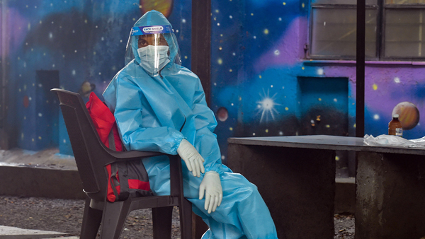  மனித உடல்கள்